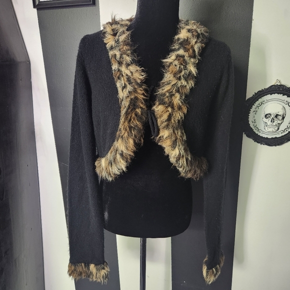 Morbid threads bolero fuax fur - Picture 3 of 7